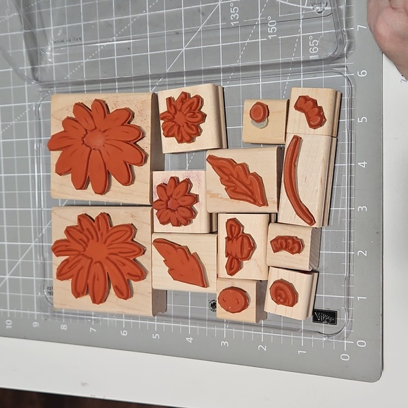 Definitely Daisy Rubber Stamp Set - Picture 2 of 2